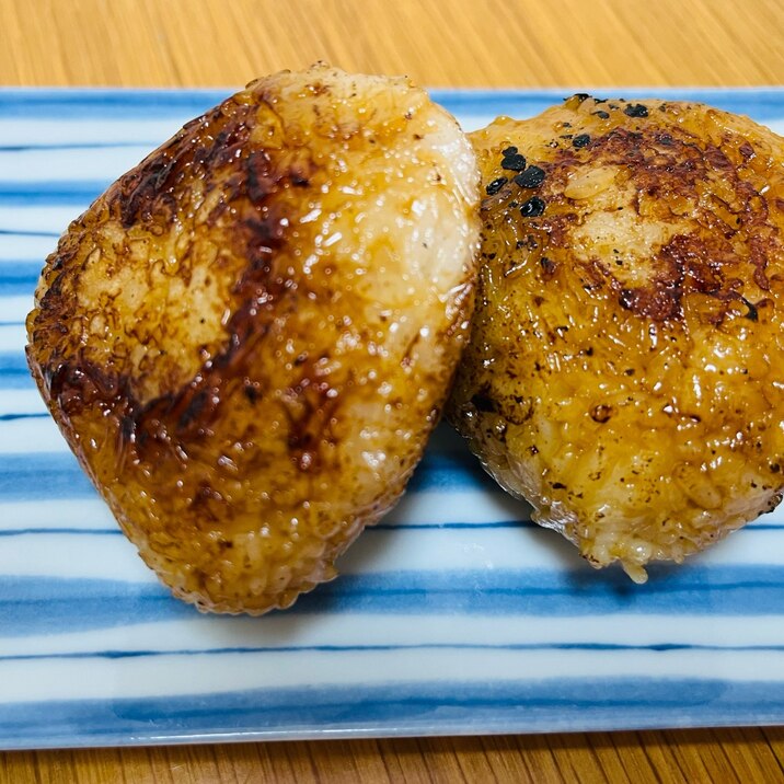 キャンプ飯の定番♡香ばし〜い!焼きおにぎり